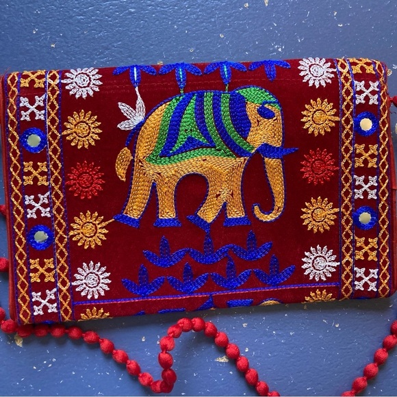 Elephant Embroidered Bag - Picture 2 of 5